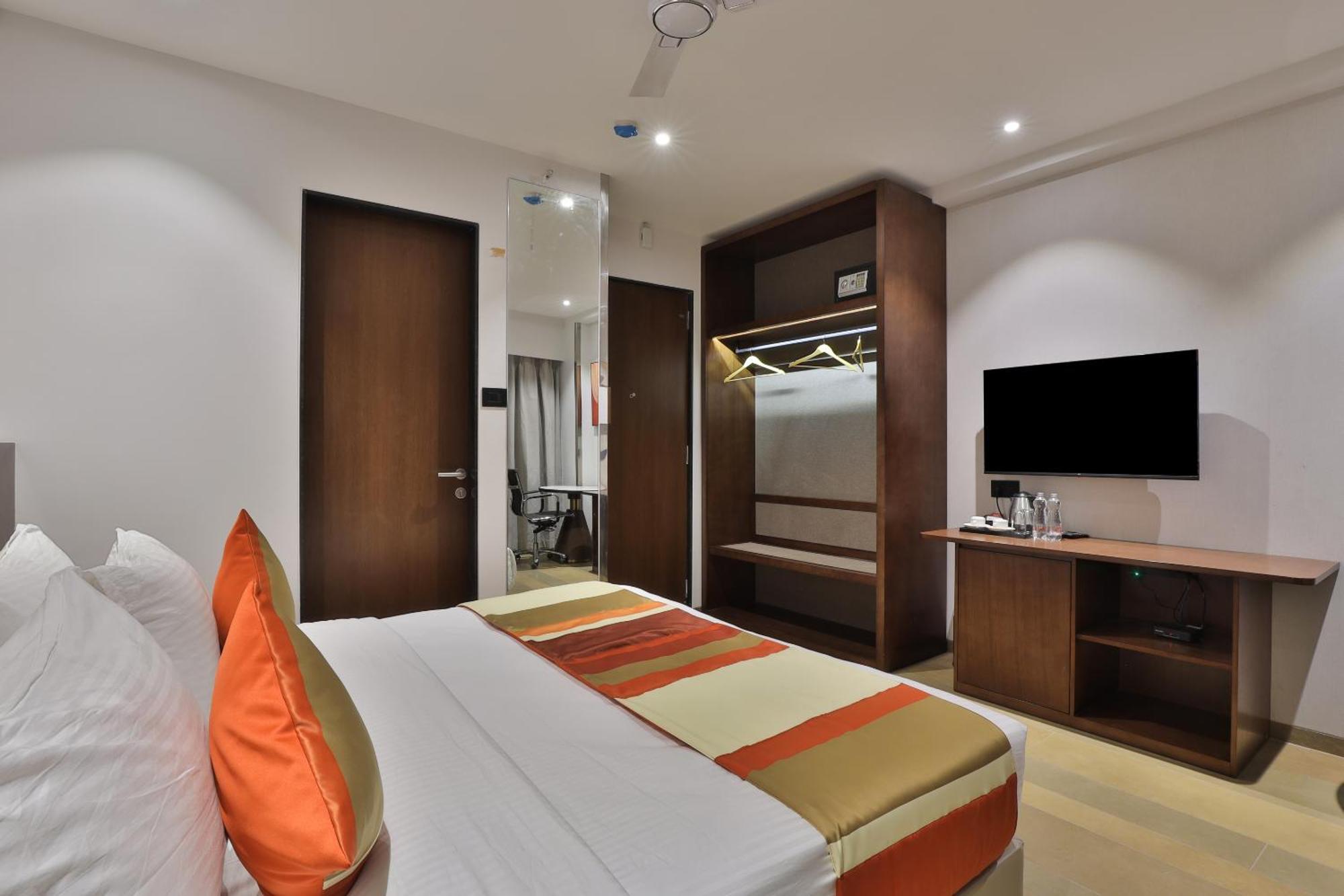 Hotel Elements Surat Exterior photo